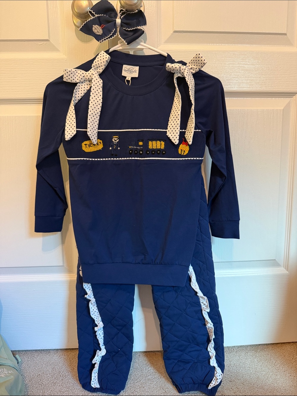 Little Bear Smocks NEW Girls Polar Express Jogger Set with bow size 7